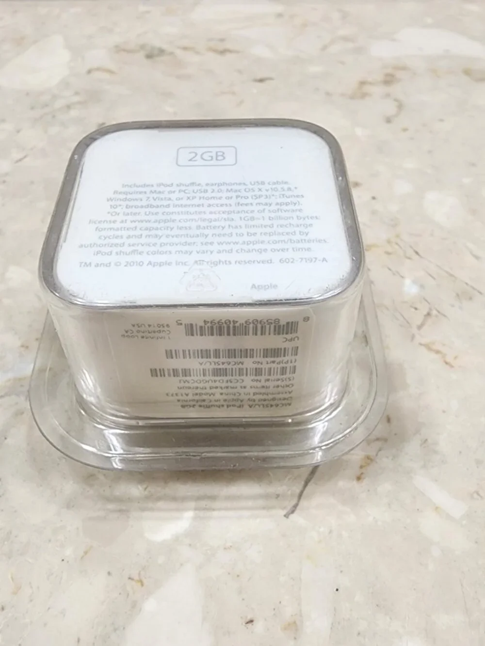 Brand New Sealed Apple iPod shuffle 4th Generation Silver (2 GB)